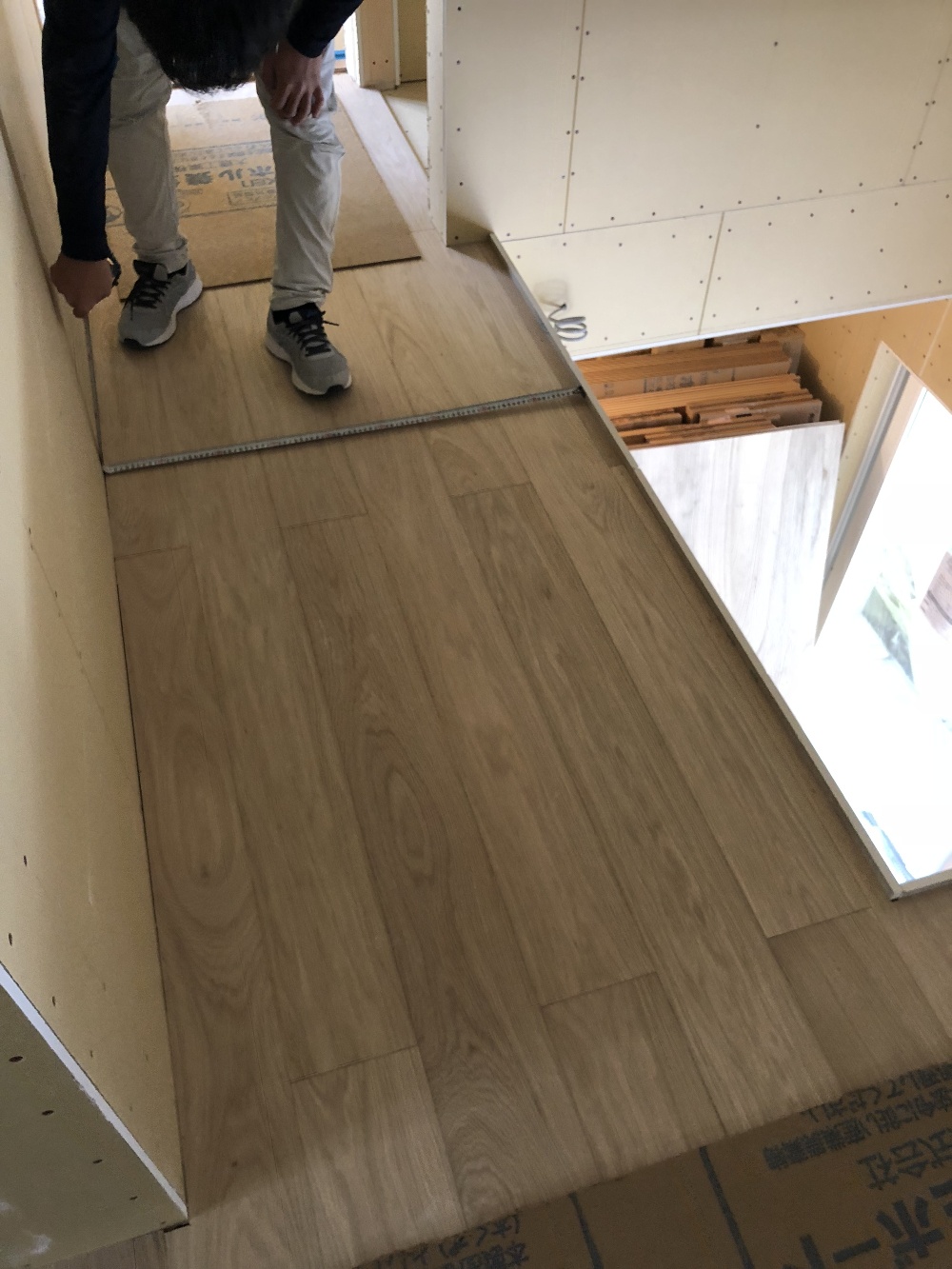 フローリング施工状況