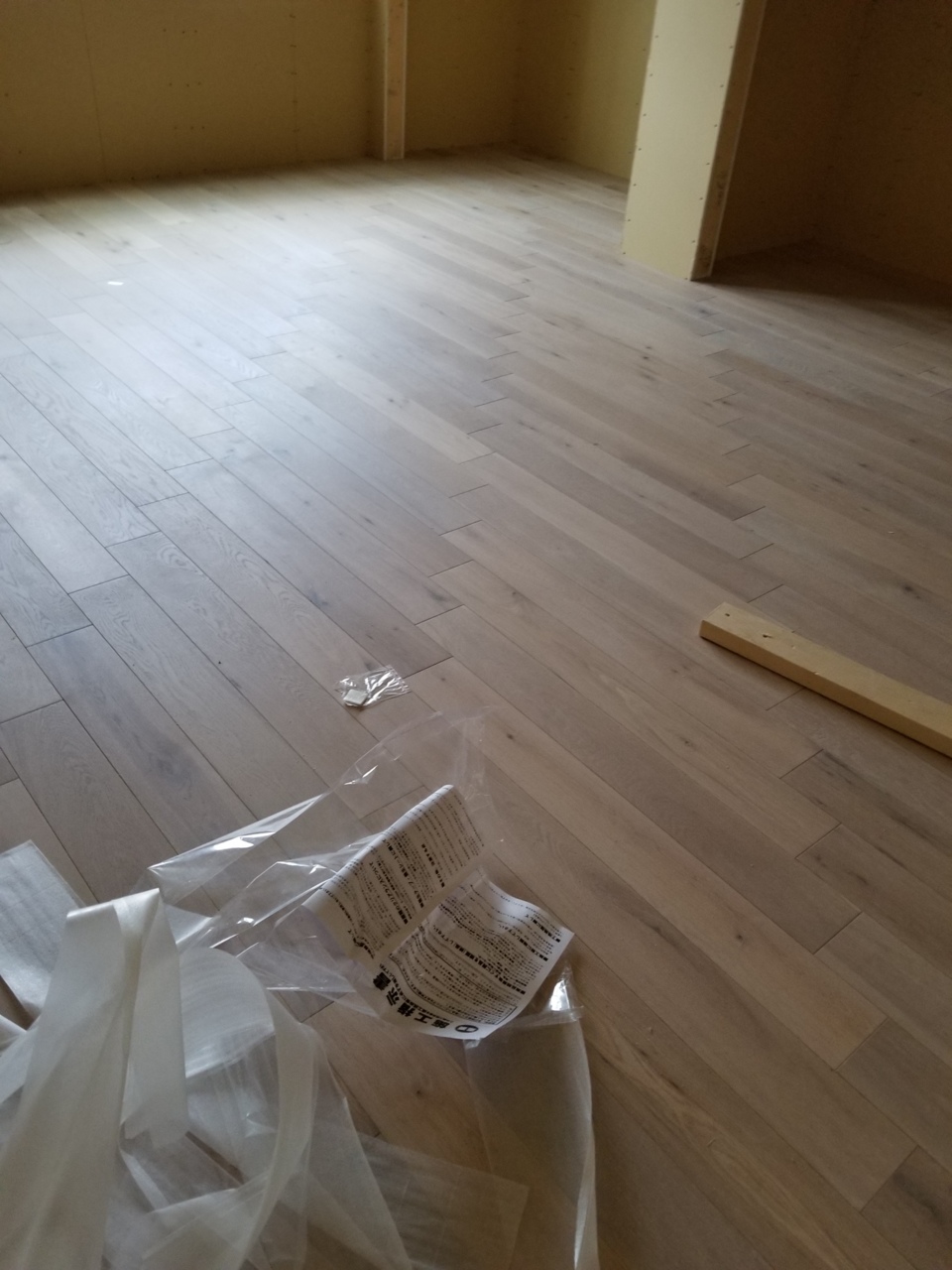 フローリング施工状況