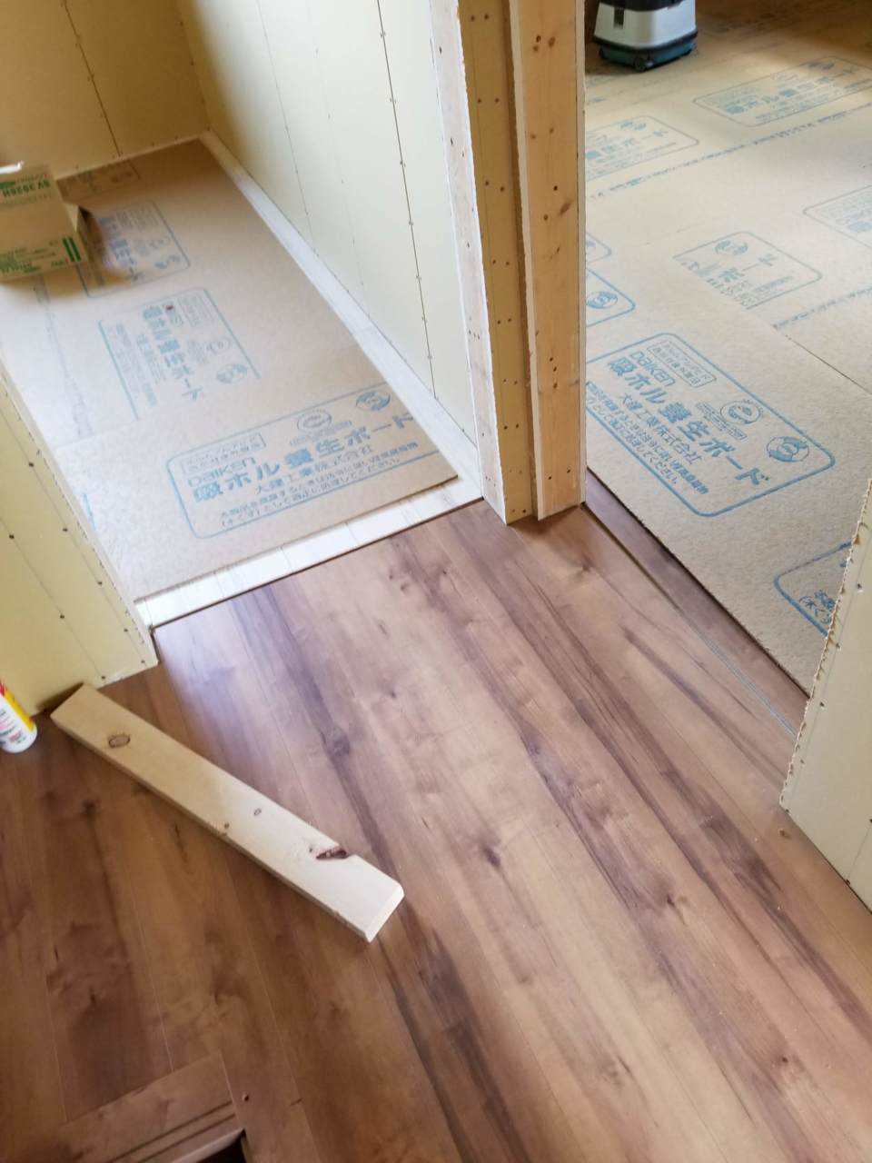 フローリング施工状況